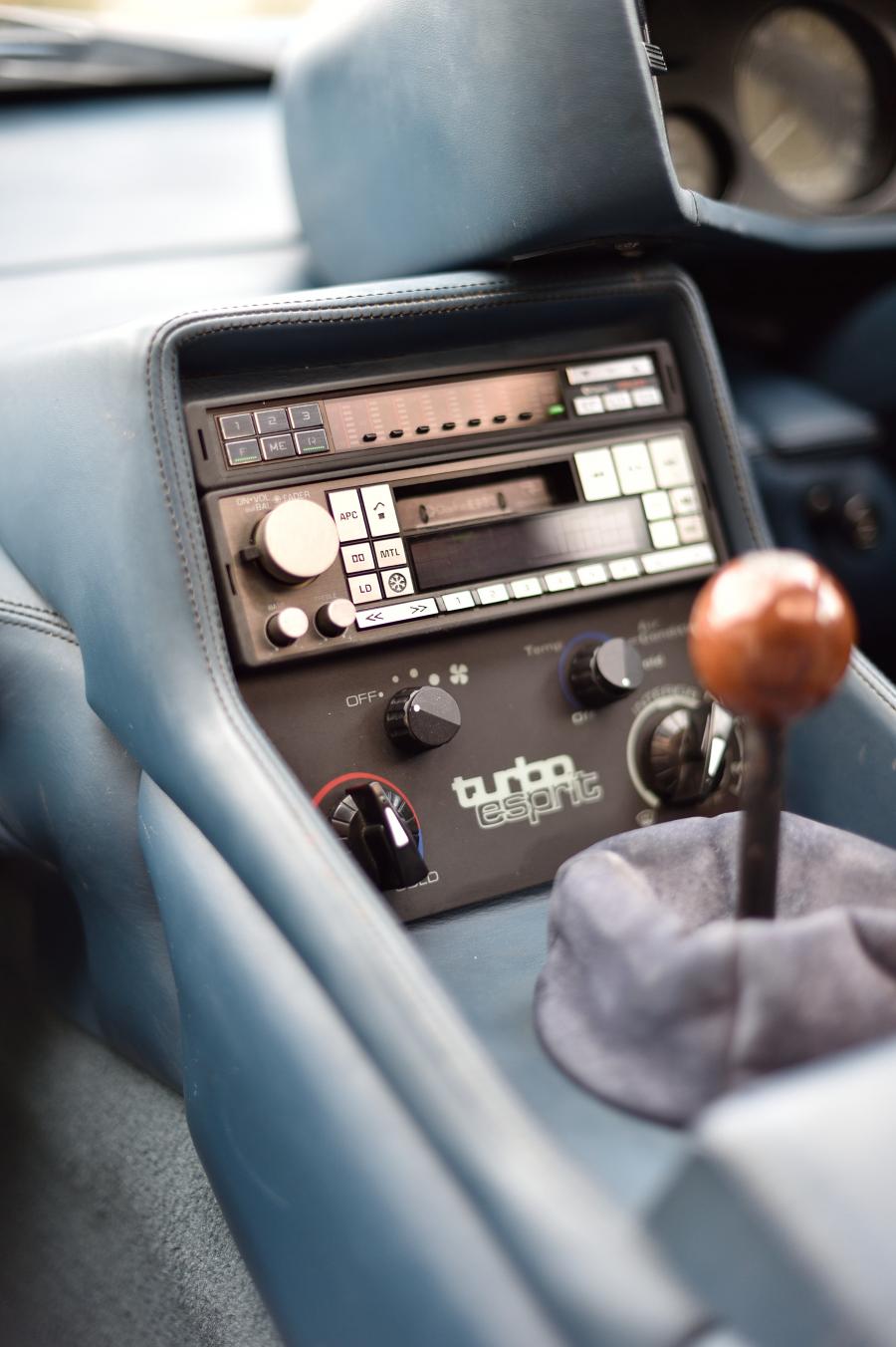 Детали интерьера Lotus Esprit Turbo HC Limited Edition 1987 года  (фото 166 из 181)